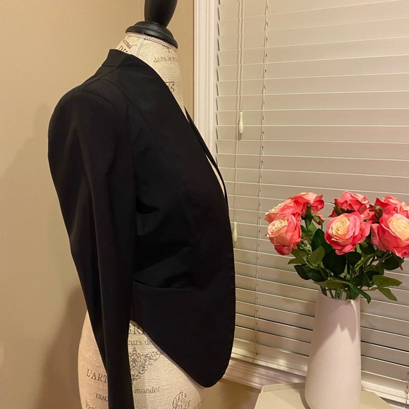 Beautiful tuxedo  jacket! Very well made! I love it! - Picture 3 of 5